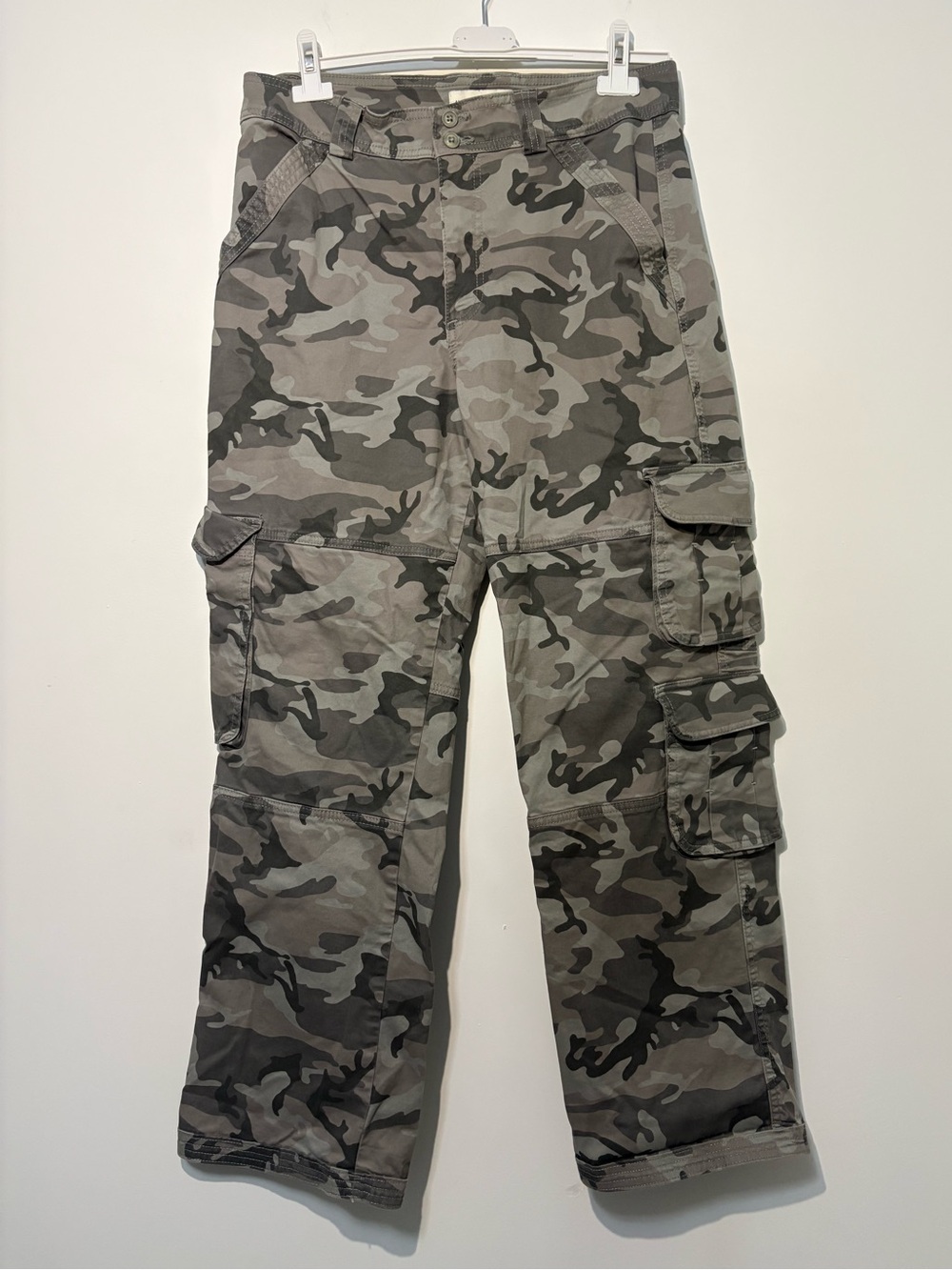 Abercrombie & Fitch Camo Cargo Pants Women's Size 31/12 Green Camouflage Utility